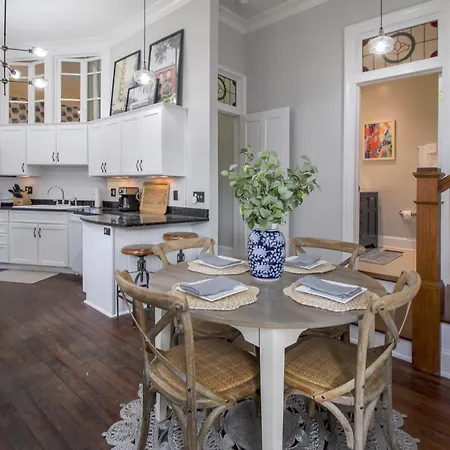 Walk To It All In Downtown, Double King Beds Savannah Exterior foto
