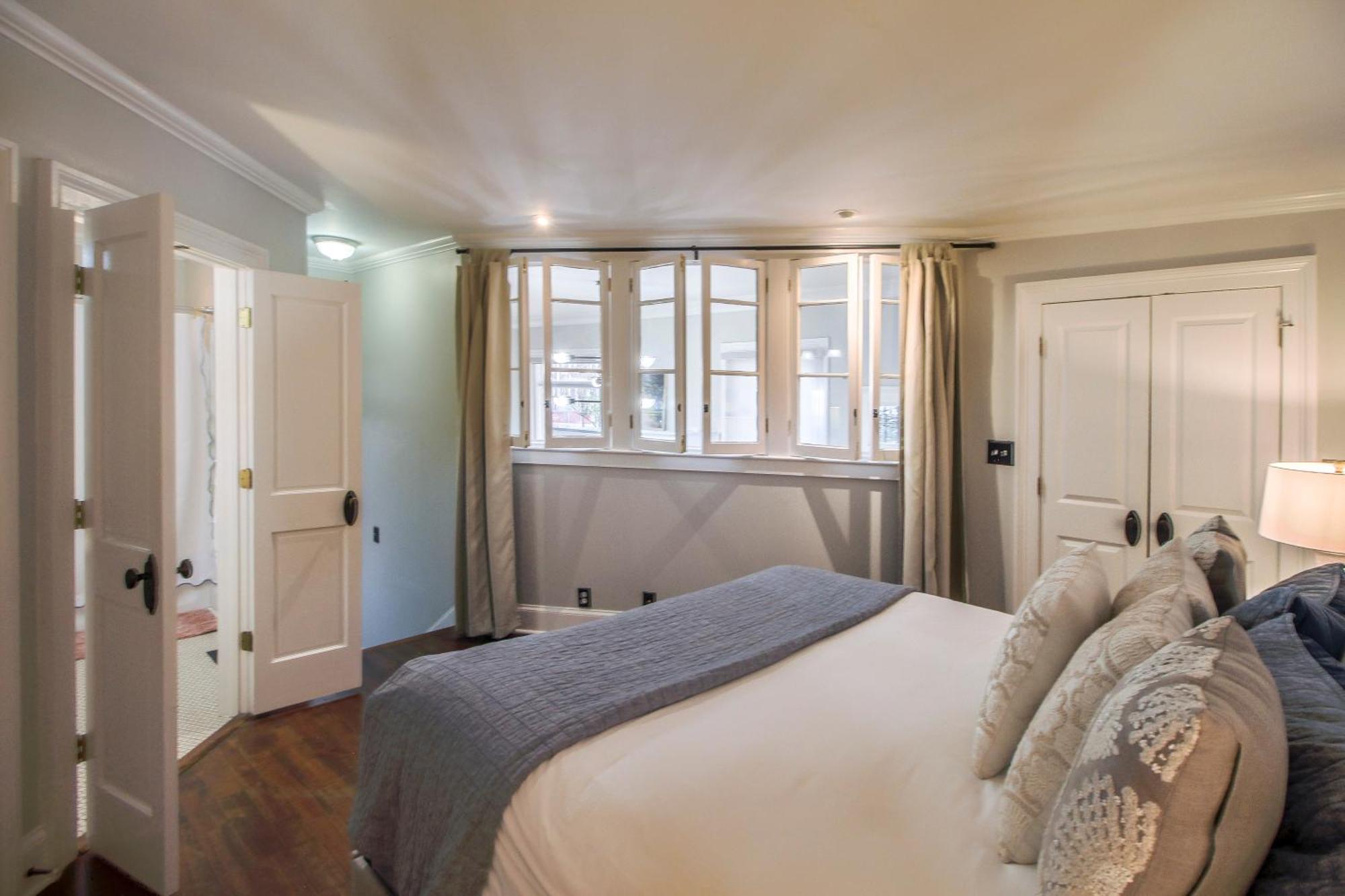 Walk To It In Downtown, Double King Beds Apartamento