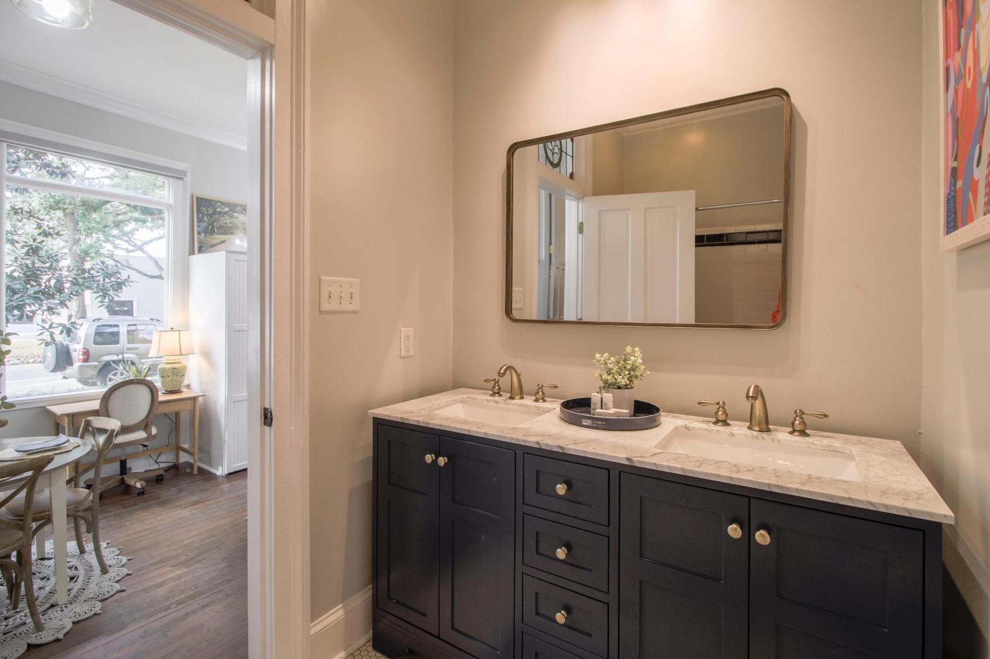 Walk To It In Downtown, Double King Beds Apartamento